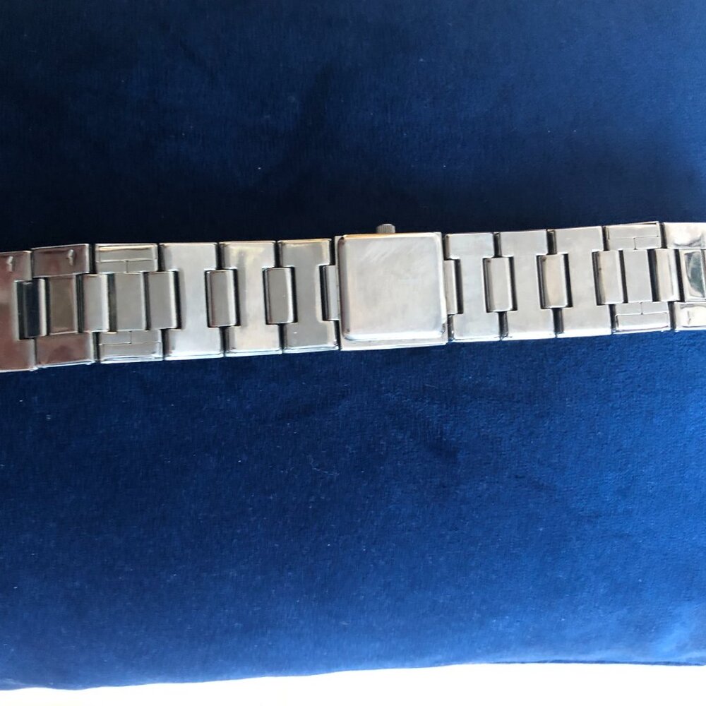 Fossil F2 Ladies’ Watch – Elegant Stainless Steel Timepiece - Picture 6 of 8